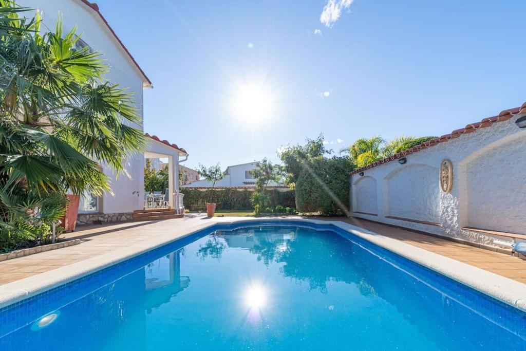 Sm21-Gran Casa De Vacaciones En La Playa, 4 Habitaciones, Climatizada, Piscina, Barbacoa Y Wifi Empuriabrava Extérieur photo